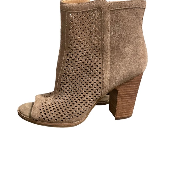 Lucky brand heeeled peep toe boots. Still in good condition - Picture 4 of 5